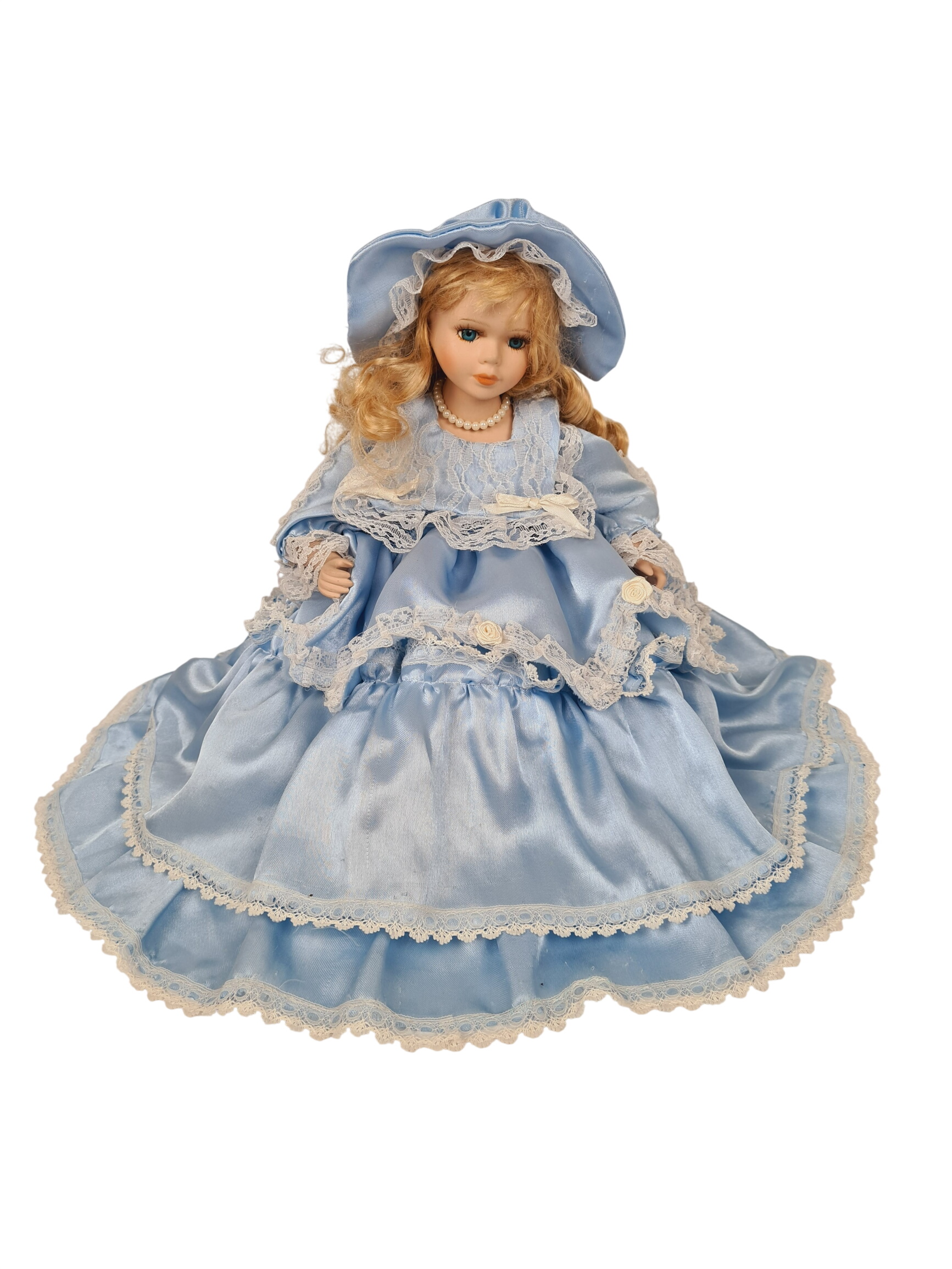 Acheter Poupée - Poupée en porcelaine sur coussin avec une robe bleu - 33 cm Bon état - 10,00 € Poupée - Poupée en porcelaine sur coussin avec une robe bleu - 33 cm Bon état - reconditionné disponible sur Label Emmaüs